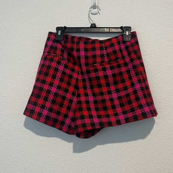 NWT Buddy Love Tweed Plaid Pink Black Red Skort Size Medium - Picture 3 of 6